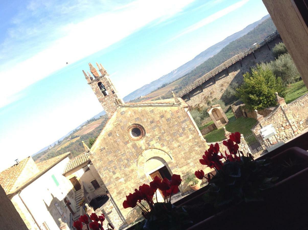 B&B In Piazza Monteriggioni Exterior photo