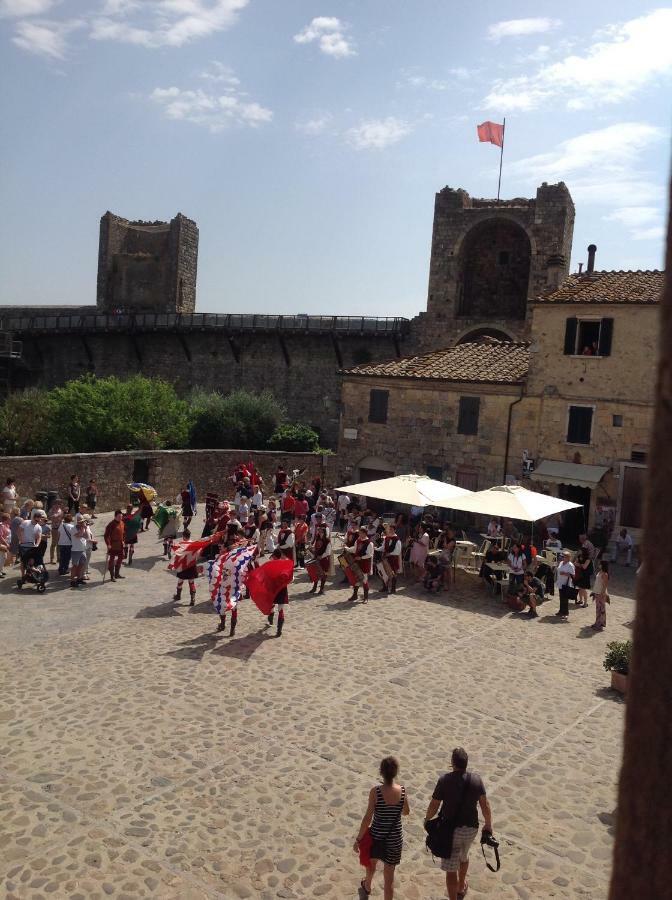 B&B In Piazza Monteriggioni Exterior photo